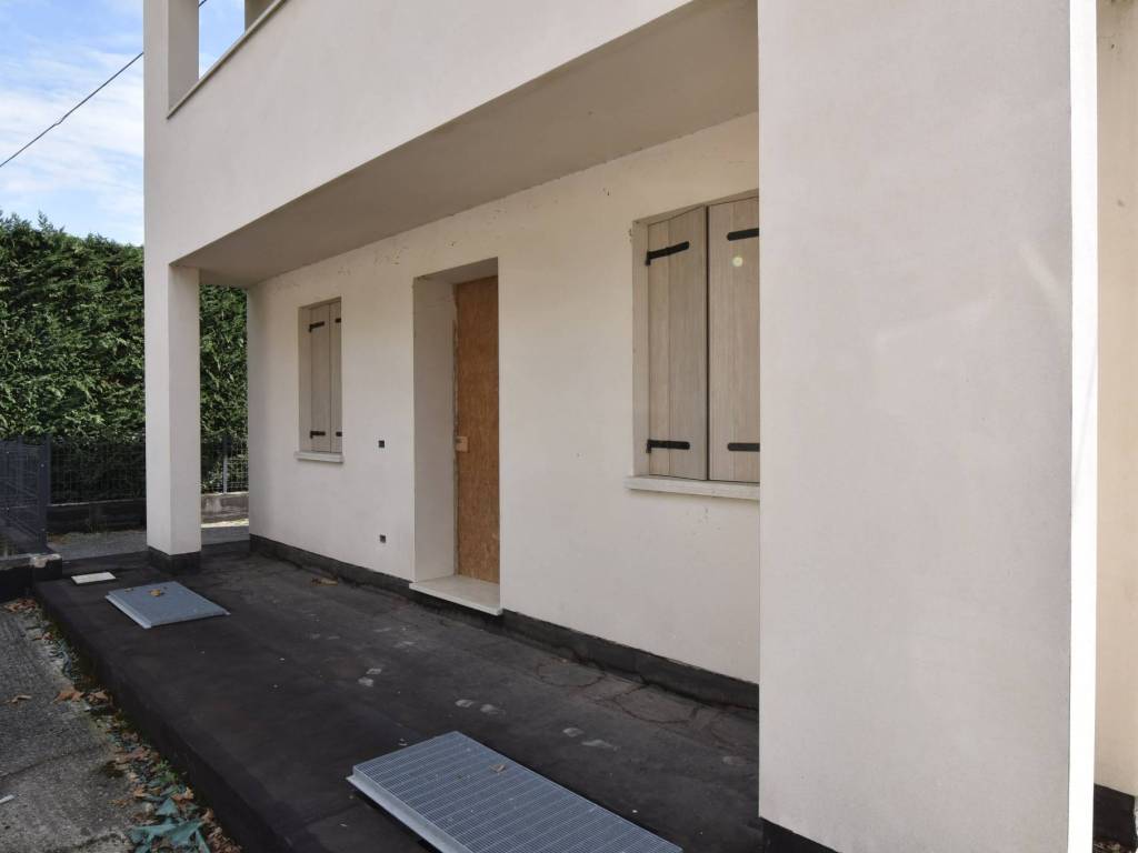 casa indipendente in vendita a Rosà in zona Travettore