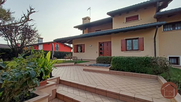 casa indipendente in vendita a Rosà