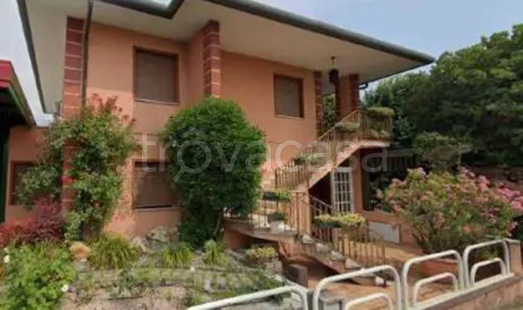 casa indipendente in vendita a Rosà