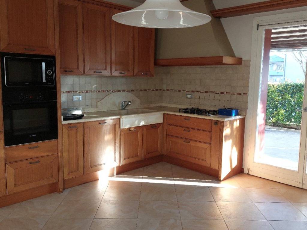 casa indipendente in vendita a Rosà