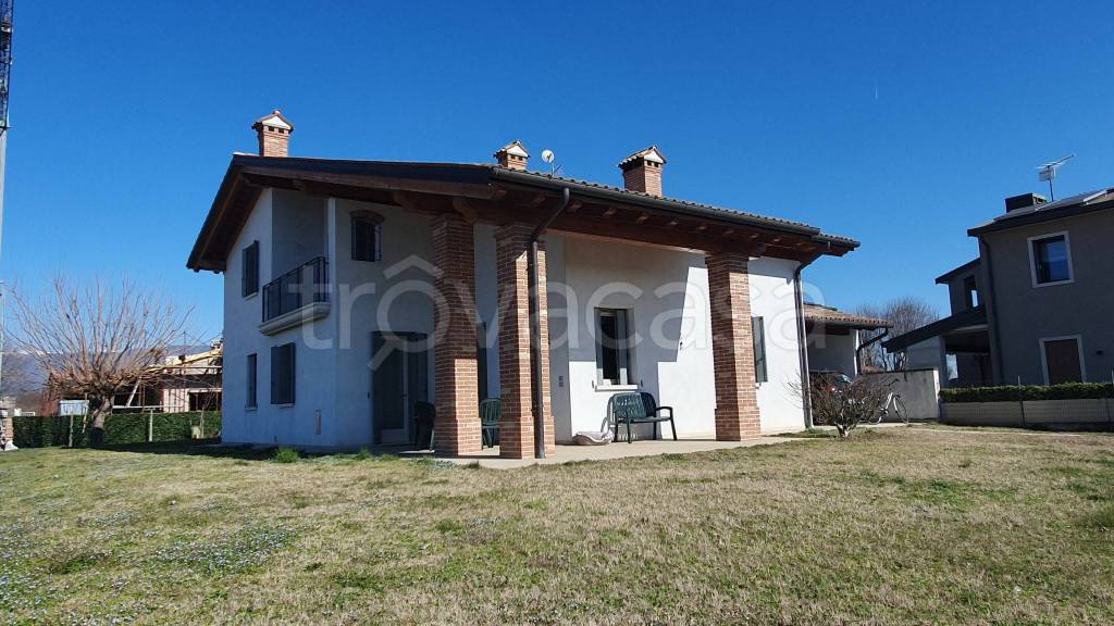 casa indipendente in vendita a Rosà