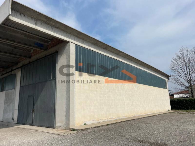 locale di sgombero in vendita a Rosà