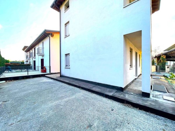 casa indipendente in vendita a Rosà