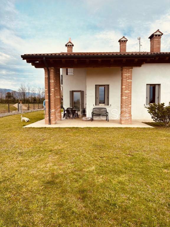 casa indipendente in vendita a Rosà