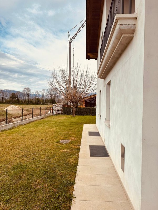 casa indipendente in vendita a Rosà