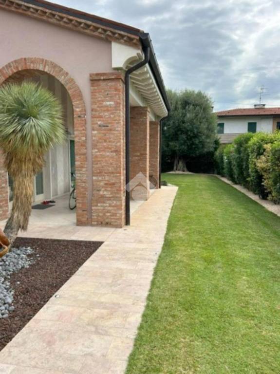 casa indipendente in vendita a Rosà