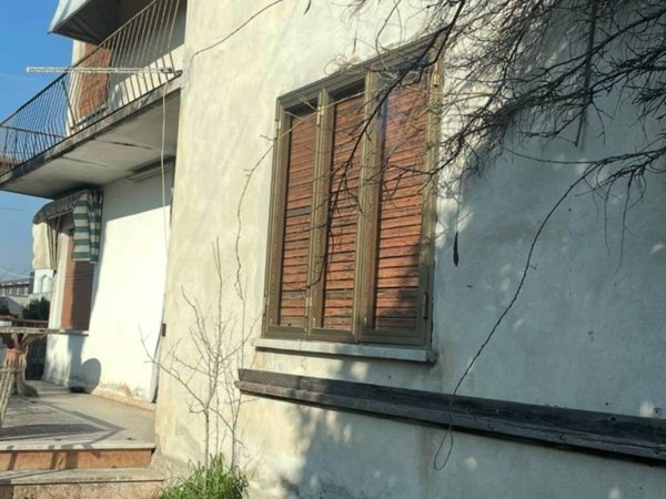 casa indipendente in vendita a Rosà