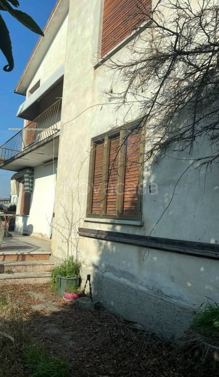 casa indipendente in vendita a Rosà