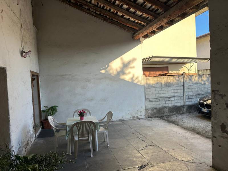 casa indipendente in vendita a Rosà in zona Cusinati