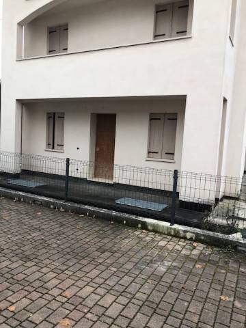 casa indipendente in vendita a Rosà in zona Travettore