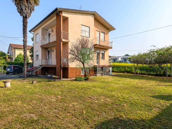 casa indipendente in vendita a Rosà