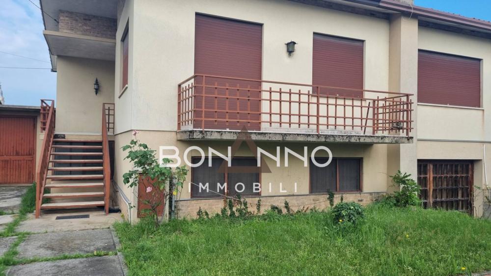 casa indipendente in vendita a Rosà