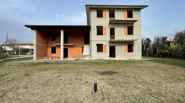 casa indipendente in vendita a Rosà