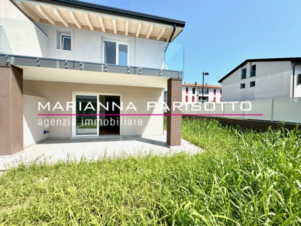 casa indipendente in vendita a Rosà in zona Travettore