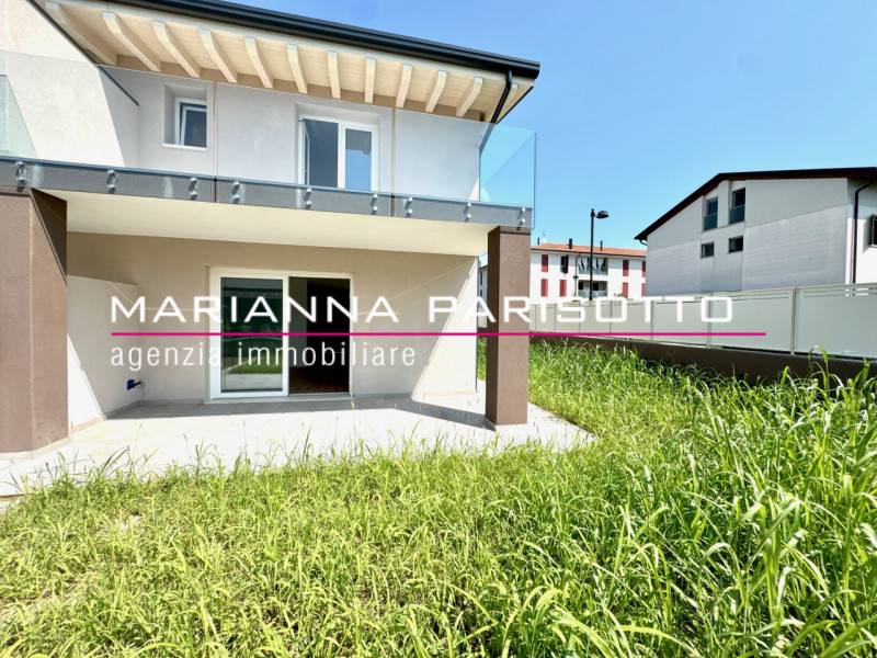 casa indipendente in vendita a Rosà in zona Travettore