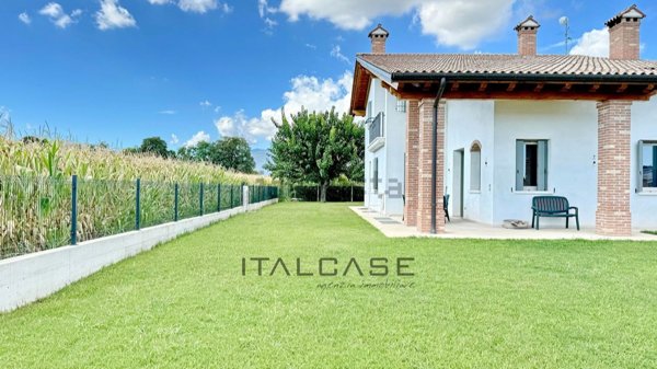 casa indipendente in vendita a Rosà