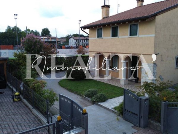 casa indipendente in vendita a Rosà in zona San Pietro