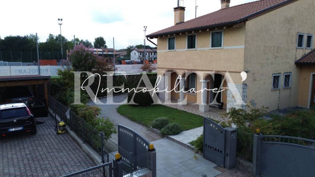 casa indipendente in vendita a Rosà in zona San Pietro