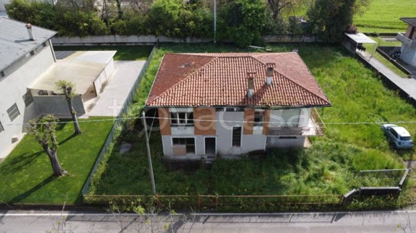 casa indipendente in vendita a Rosà