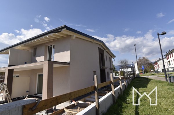 casa indipendente in vendita a Rosà in zona Travettore
