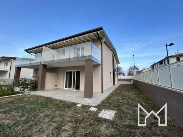 casa indipendente in vendita a Rosà in zona Travettore