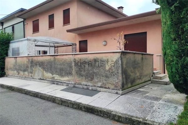 esavano in vendita a Rosà