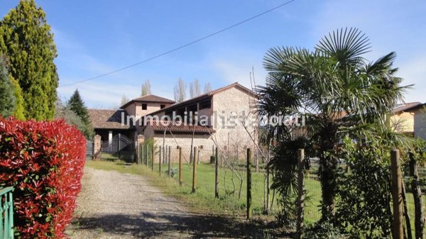 casale in vendita a Rosà