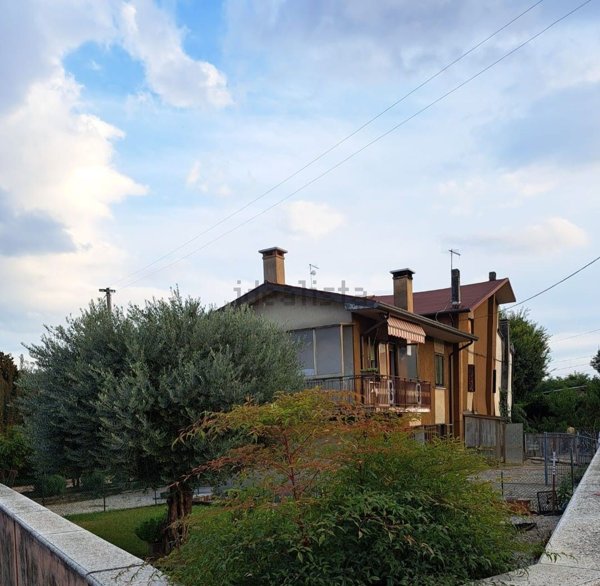 casa indipendente in vendita a Rosà