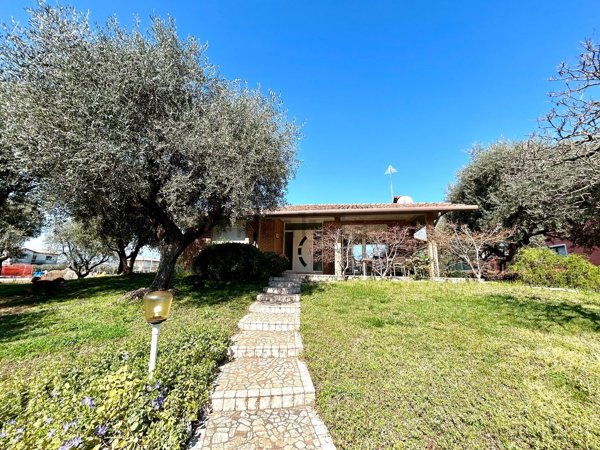 casa indipendente in vendita a Rosà