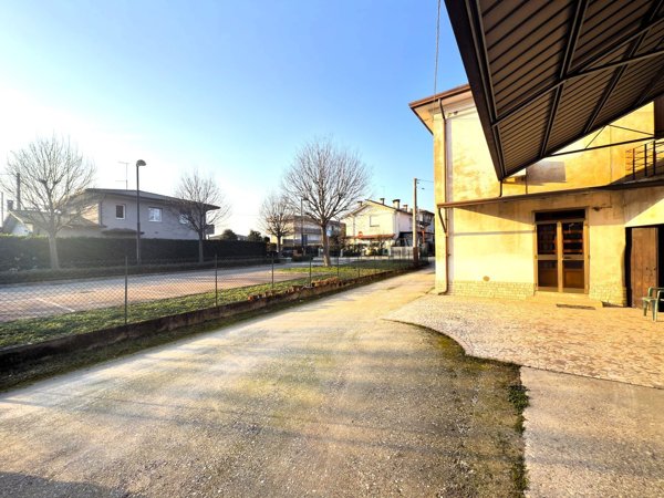 casa indipendente in vendita a Rosà