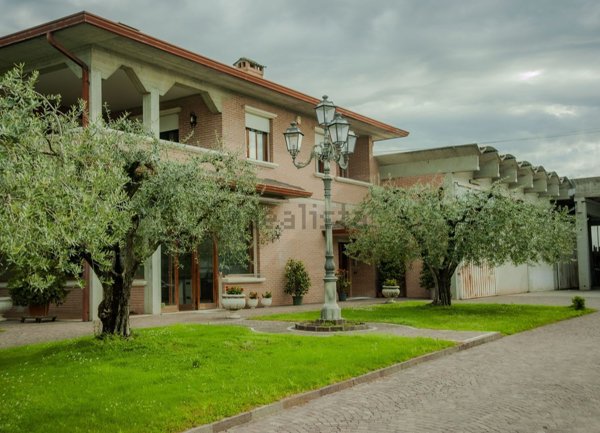 casa indipendente in vendita a Rosà