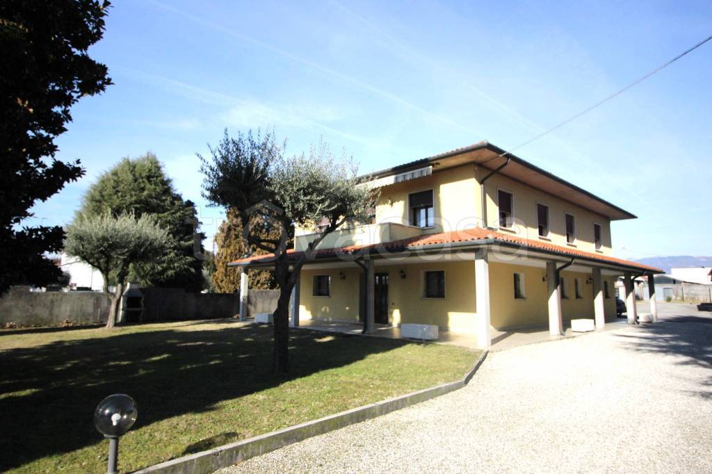 casa indipendente in vendita a Rosà