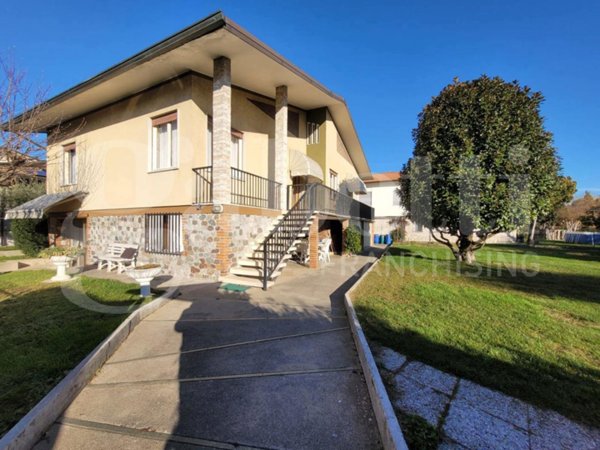 casa indipendente in vendita a Rosà