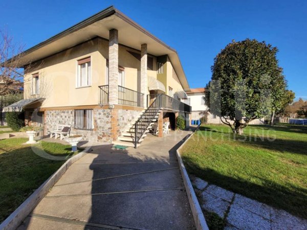 casa indipendente in vendita a Rosà