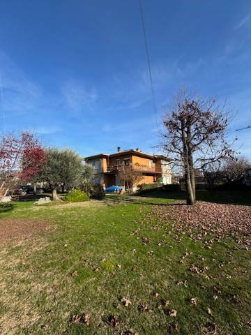 casa indipendente in vendita a Rosà in zona Travettore