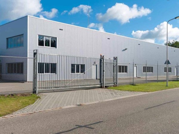 locale commerciale in vendita a Rosà