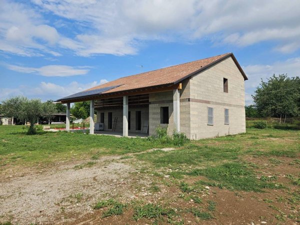 casa indipendente in vendita a Rosà