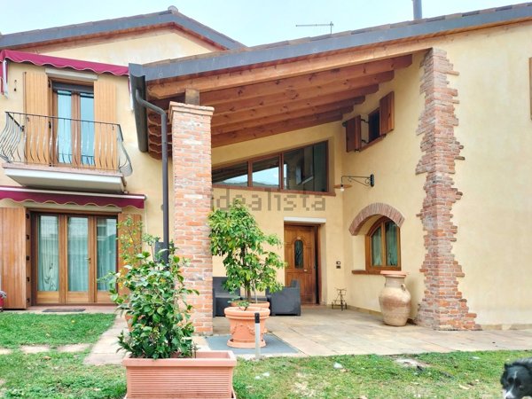 casa indipendente in vendita a Rosà