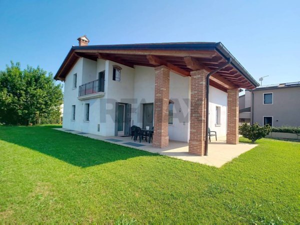 casa indipendente in vendita a Rosà