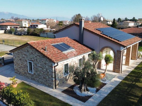 casa indipendente in vendita a Rosà in zona Cusinati