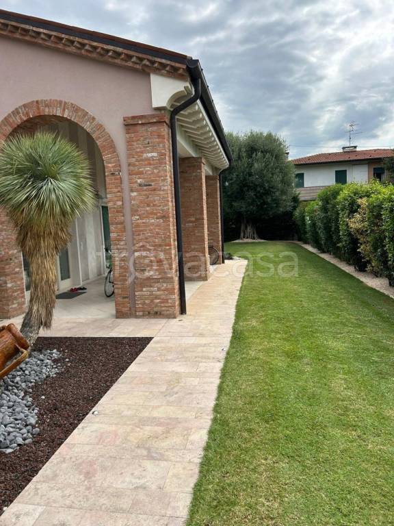 casa indipendente in vendita a Rosà in zona Cusinati