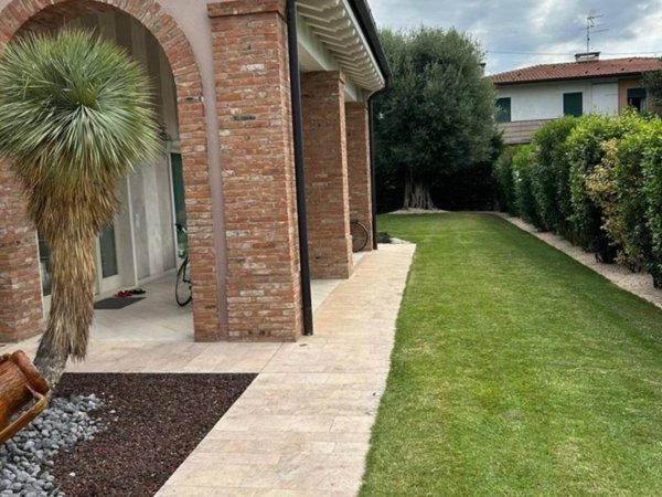 casa indipendente in vendita a Rosà in zona Cusinati