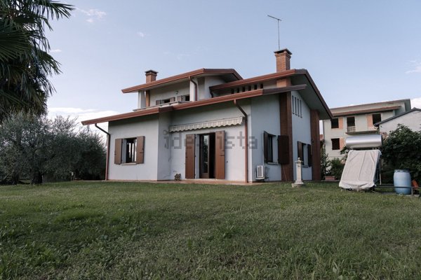 casa indipendente in vendita a Rosà