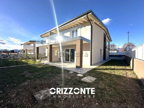 casa indipendente in vendita a Rosà in zona Travettore