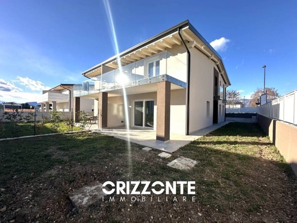 casa indipendente in vendita a Rosà in zona Travettore