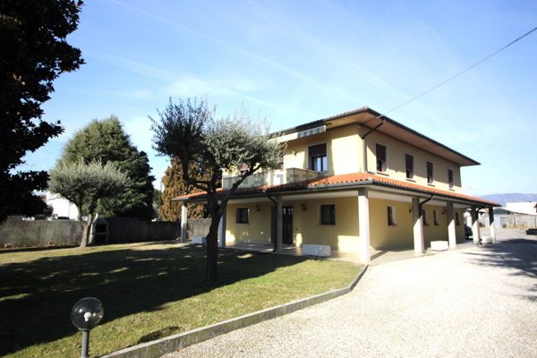 casa indipendente in vendita a Rosà