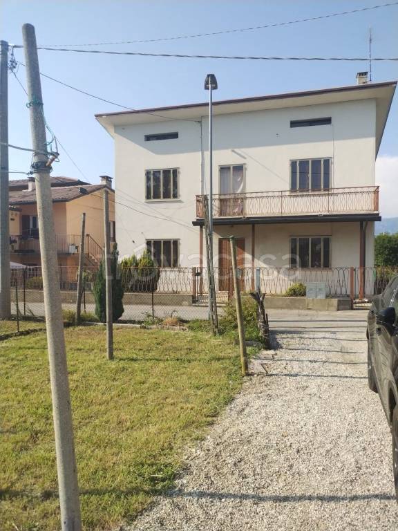casa indipendente in vendita a Rosà in zona Travettore