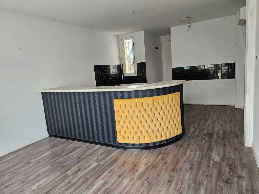 negozio in vendita a Rosà in zona Cusinati