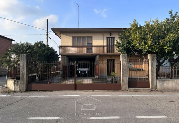 casa indipendente in vendita a Rosà in zona Cusinati