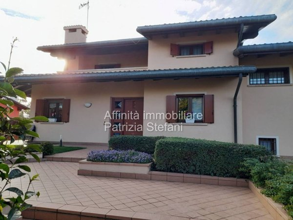 casa indipendente in vendita a Rosà